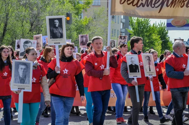 Участники "Бессмертного полка" в Барнауле. 9 мая 2016 года.