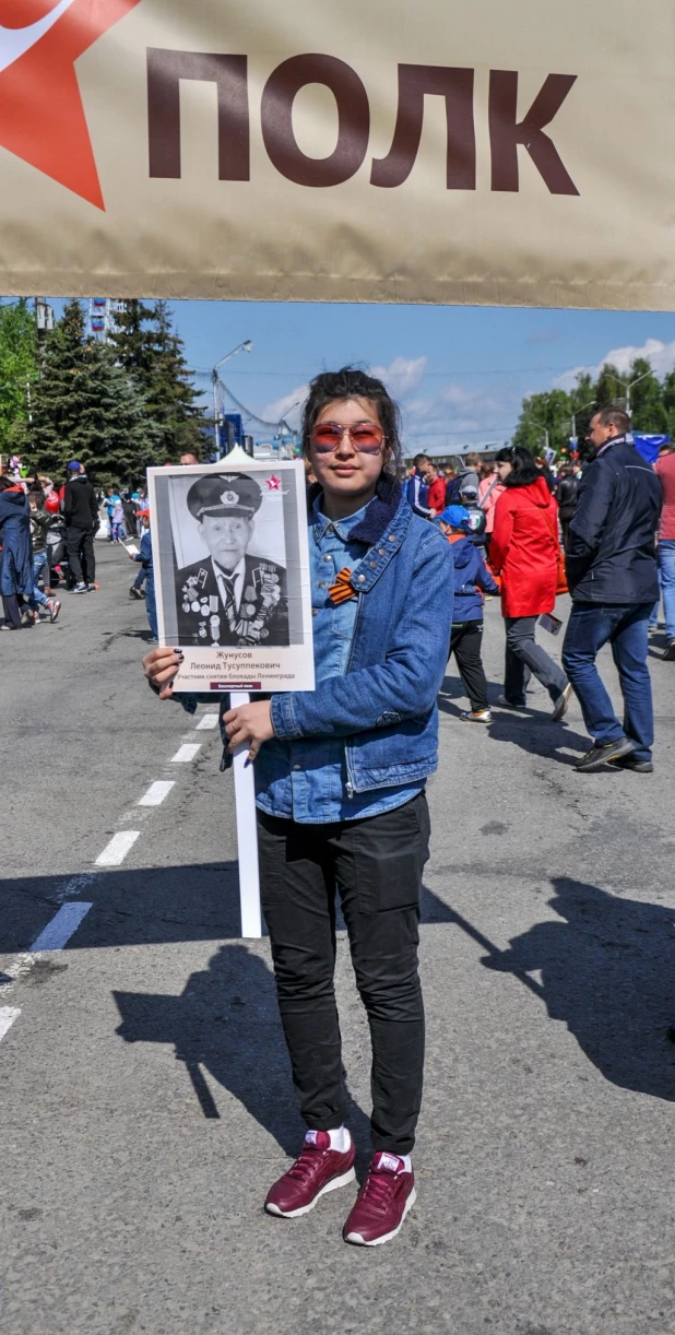 Участники "Бессмертного полка" в Барнауле. 9 мая 2016 года.