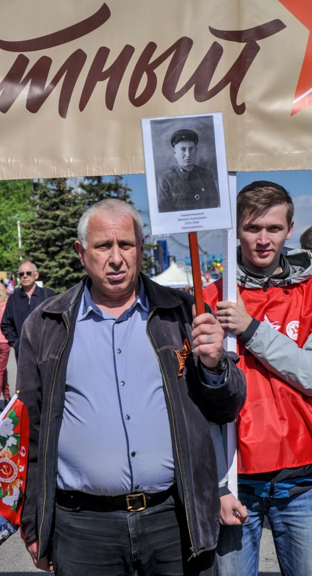 Участники "Бессмертного полка" в Барнауле. 9 мая 2016 года.