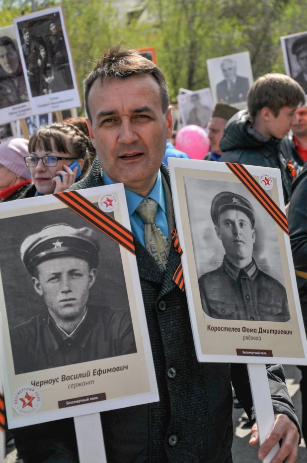 Участники "Бессмертного полка" в Барнауле. 9 мая 2016 года.