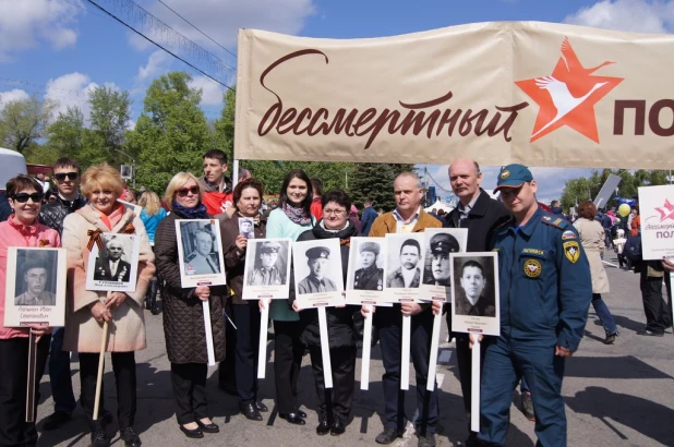 Участники "Бессмертного полка" в Барнауле. 9 мая 2016 года.