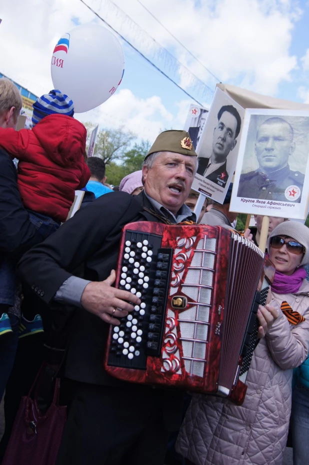 Участники "Бессмертного полка" в Барнауле. 9 мая 2016 года.