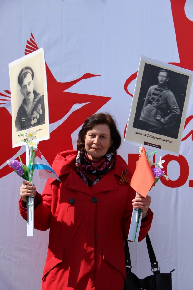 Участники "Бессмертного полка" в Барнауле. 9 мая 2016 года.