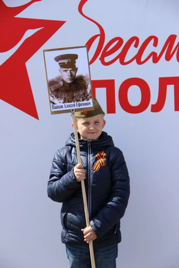 Участники "Бессмертного полка" в Барнауле. 9 мая 2016 года.