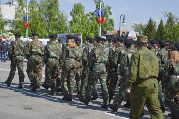 Участники "Бессмертного полка" в Барнауле. 9 мая 2016 года.