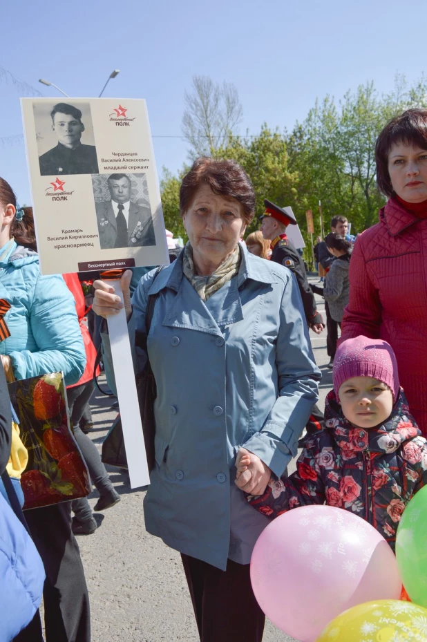 Участники "Бессмертного полка" в Барнауле. 9 мая 2016 года.