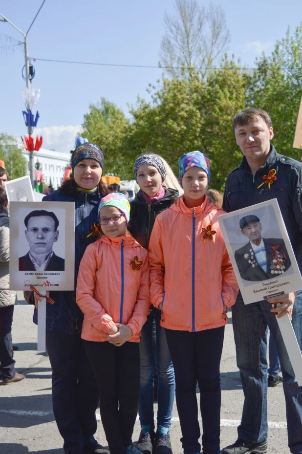 Участники "Бессмертного полка" в Барнауле. 9 мая 2016 года.