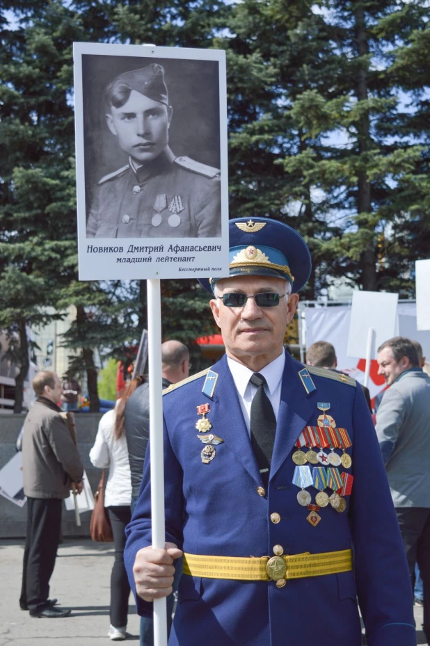 Участники "Бессмертного полка" в Барнауле. 9 мая 2016 года.