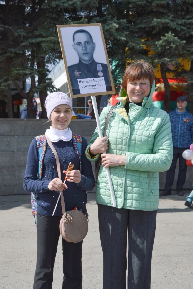 Участники "Бессмертного полка" в Барнауле. 9 мая 2016 года.