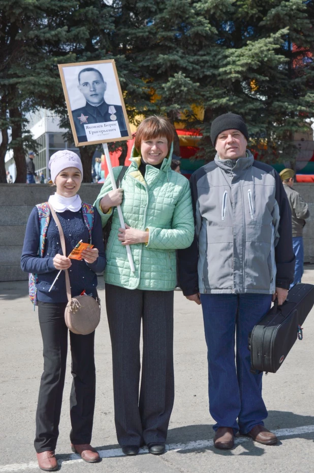 Участники "Бессмертного полка" в Барнауле. 9 мая 2016 года.