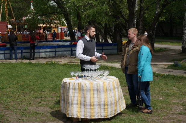 В Барнауле прошли соревнования по переносу жен.