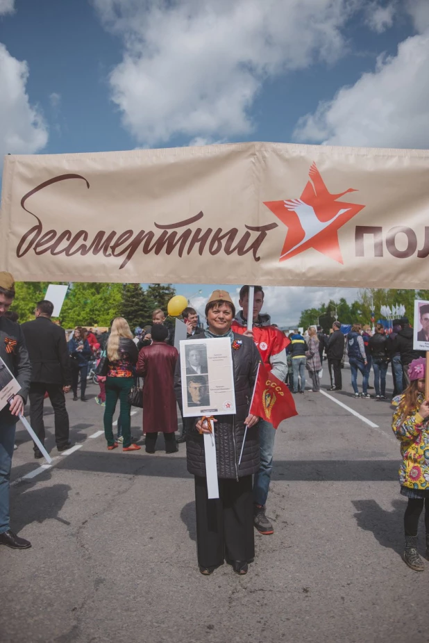 Участники "Бессмертного полка" в Барнауле. 9 мая 2016 года.