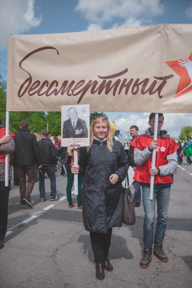 Участники "Бессмертного полка" в Барнауле. 9 мая 2016 года.