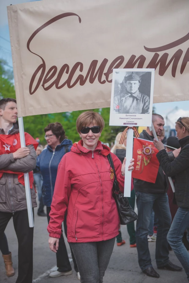 Участники "Бессмертного полка" в Барнауле. 9 мая 2016 года.