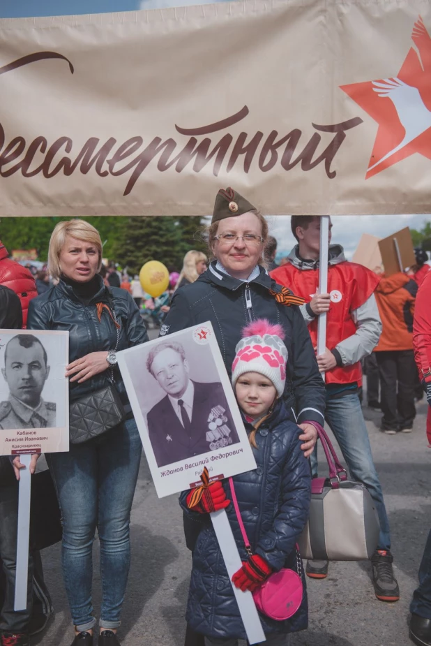 Участники "Бессмертного полка" в Барнауле. 9 мая 2016 года.