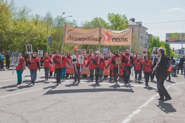 Участники "Бессмертного полка" в Барнауле. 9 мая 2016 года.