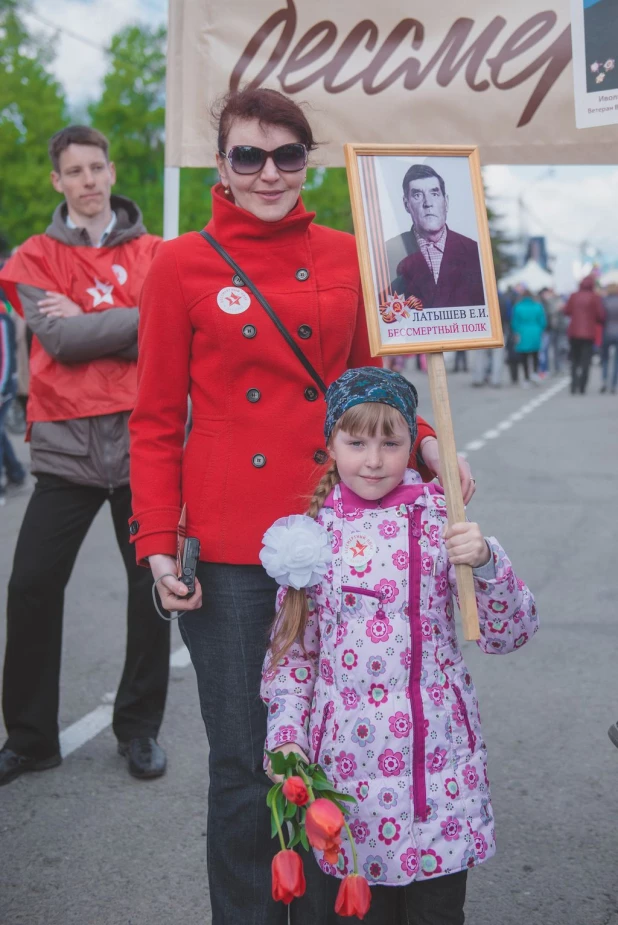 Участники "Бессмертного полка" в Барнауле. 9 мая 2016 года.