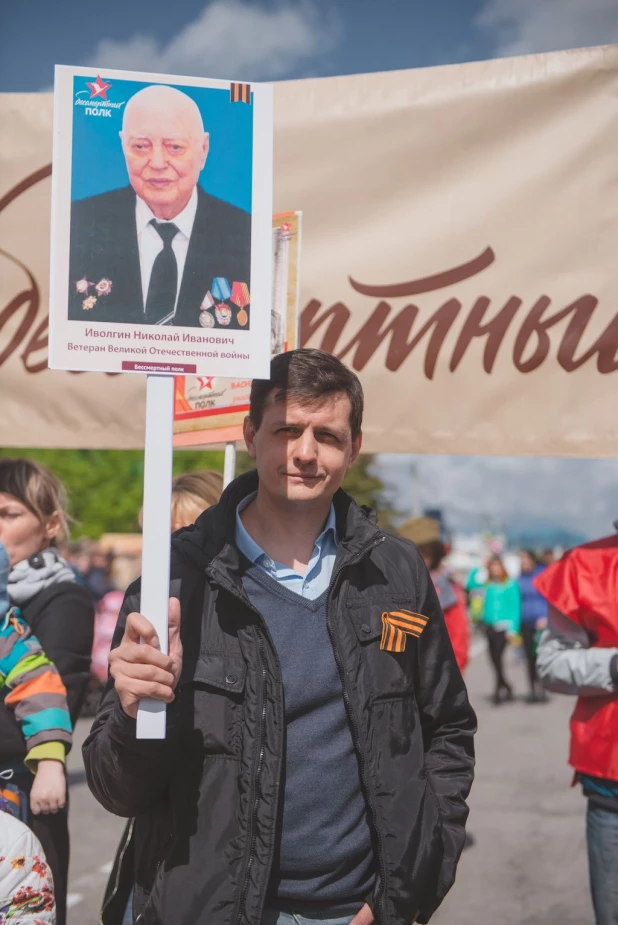 Участники "Бессмертного полка" в Барнауле. 9 мая 2016 года.