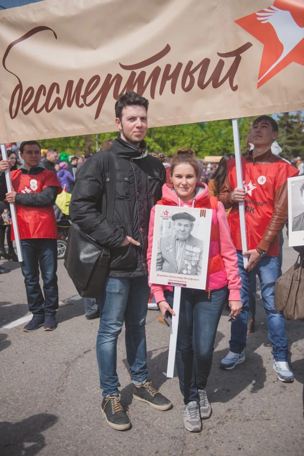 Участники "Бессмертного полка" в Барнауле. 9 мая 2016 года.