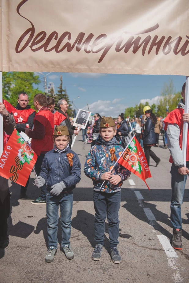 Участники "Бессмертного полка" в Барнауле. 9 мая 2016 года.