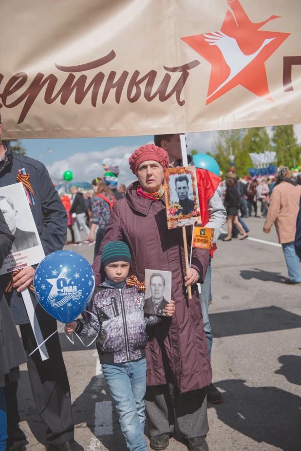 Участники "Бессмертного полка" в Барнауле. 9 мая 2016 года.