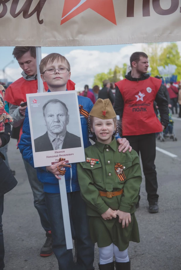 Участники "Бессмертного полка" в Барнауле. 9 мая 2016 года.