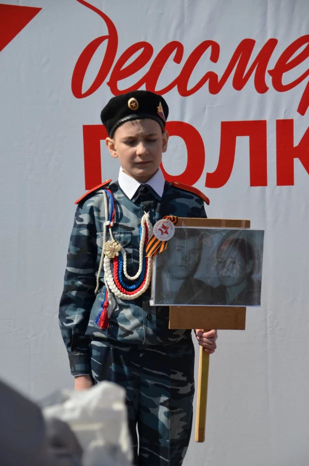 Участники "Бессмертного полка" в Барнауле. 9 мая 2016 года.