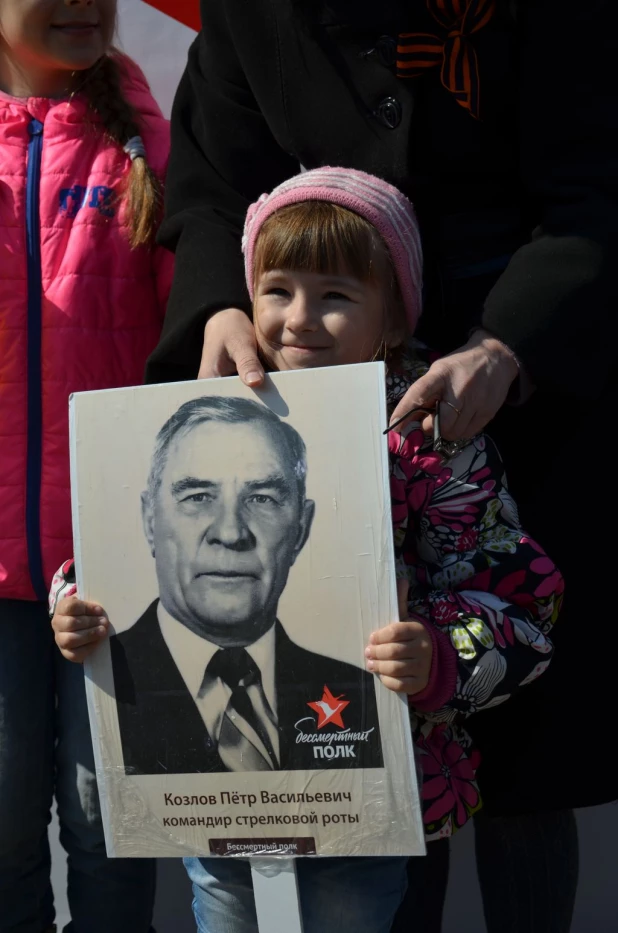 Участники "Бессмертного полка" в Барнауле. 9 мая 2016 года.