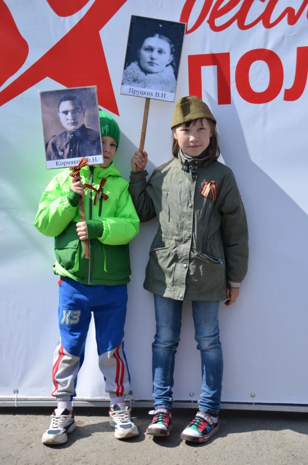 Участники "Бессмертного полка" в Барнауле. 9 мая 2016 года.