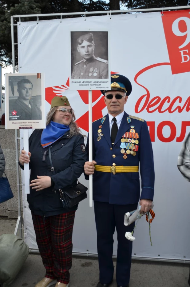 Участники "Бессмертного полка" в Барнауле. 9 мая 2016 года.