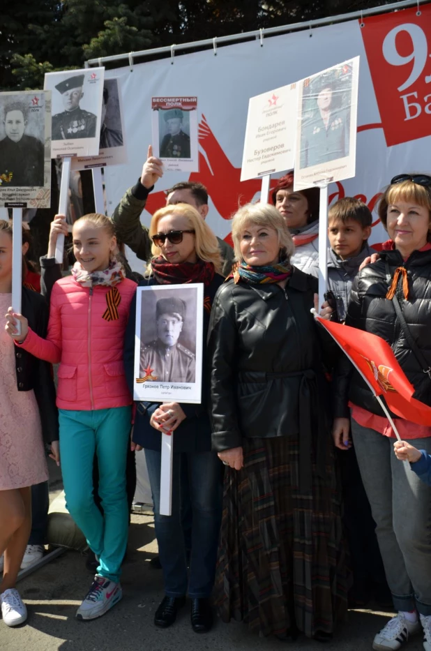 Участники "Бессмертного полка" в Барнауле. 9 мая 2016 года.