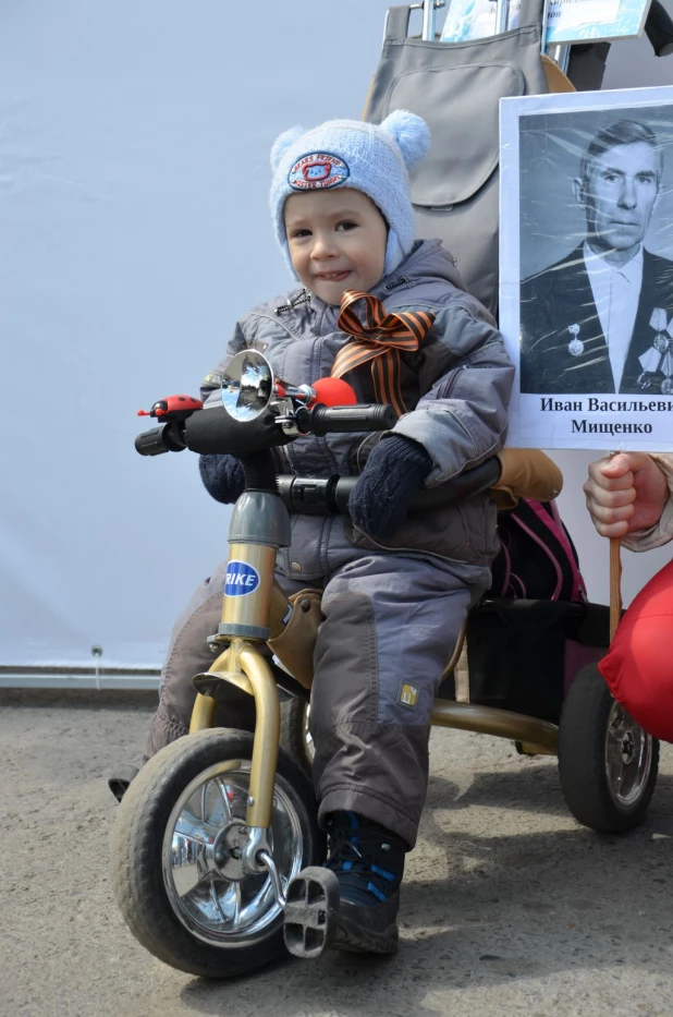 Участники "Бессмертного полка" в Барнауле. 9 мая 2016 года.