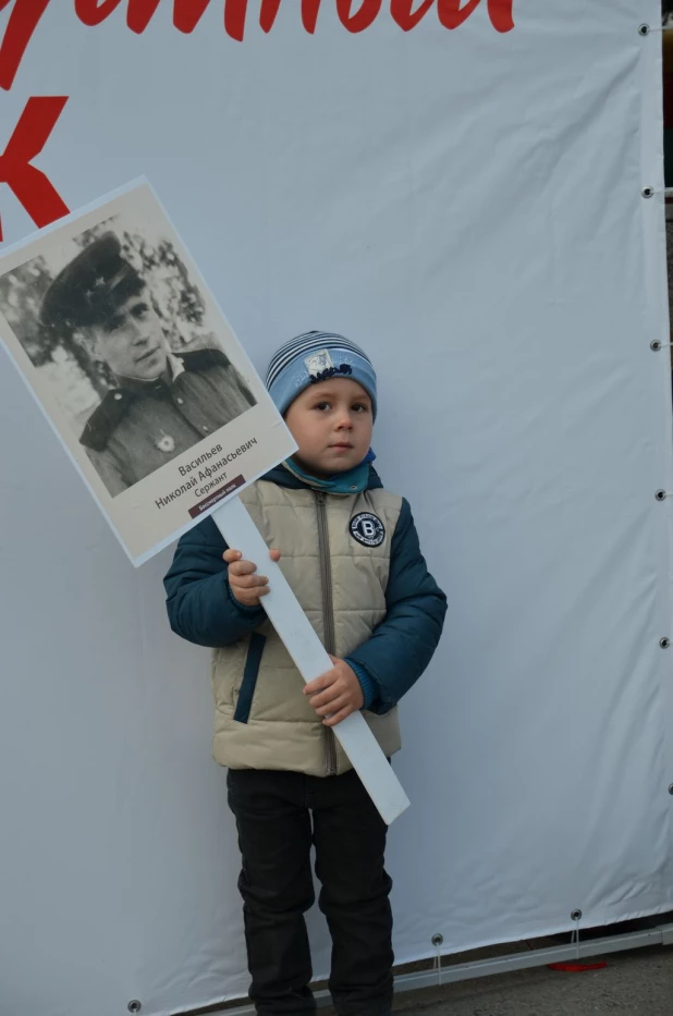 Участники "Бессмертного полка" в Барнауле. 9 мая 2016 года.