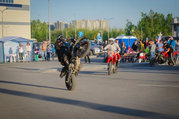 В фан-зоне прошел День алтайского хоккея.