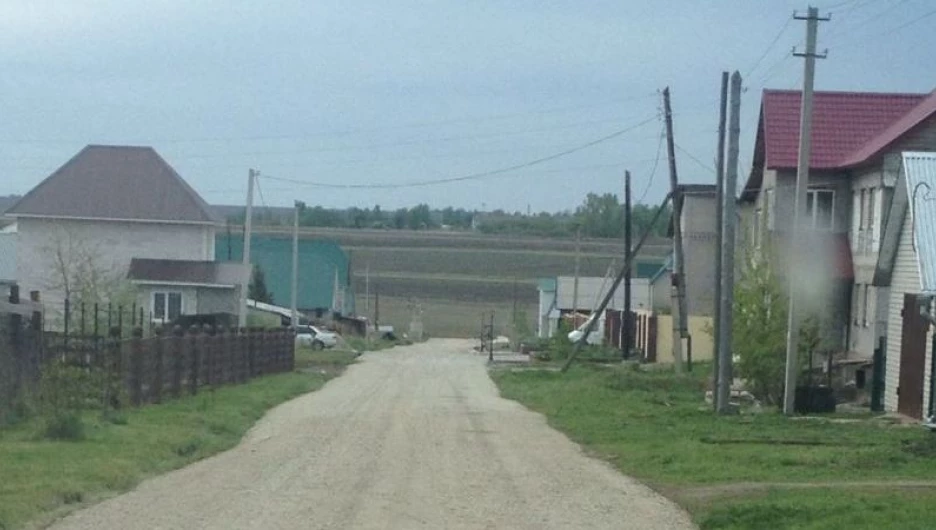 Прогрейдированная дорога в поселке.