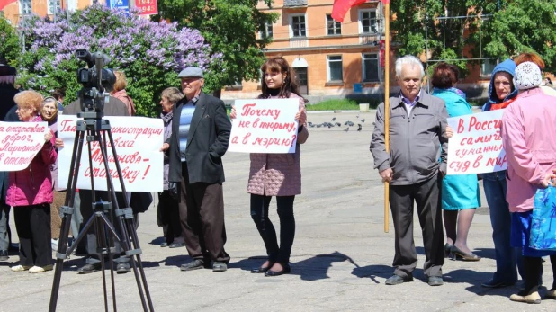 Рубцовские коммунисты провели пикет против возвращения на должность сити-менеджера Владимира Ларионова.