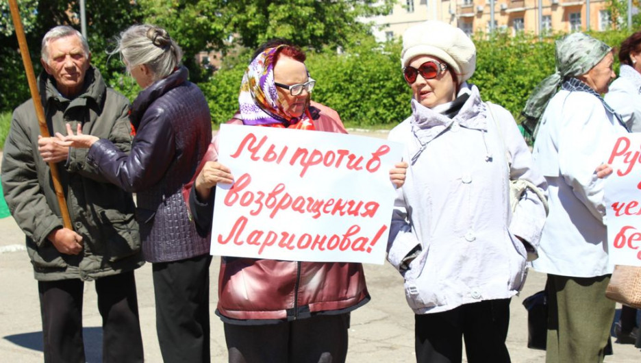 Рубцовские коммунисты провели пикет против возвращения на должность сити-менеджера Владимира Ларионова.