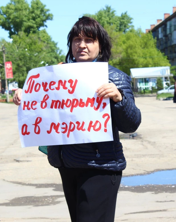 Рубцовские коммунисты провели пикет против возвращения на должность сити-менеджера Владимира Ларионова.