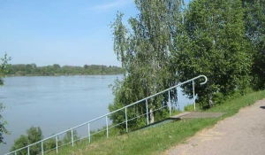 Набережная в Верх-Обском.