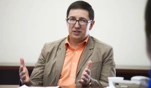 На связи с клиентами.