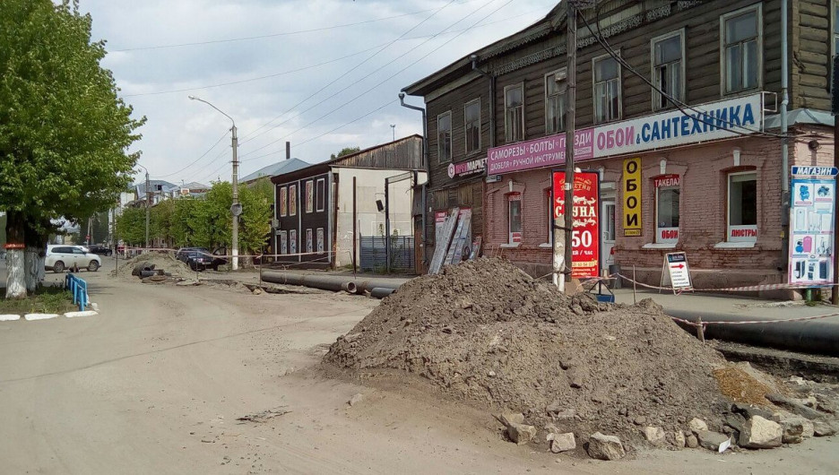 Улица Льва Толстого, коммунальные работы. Май 2016 года.