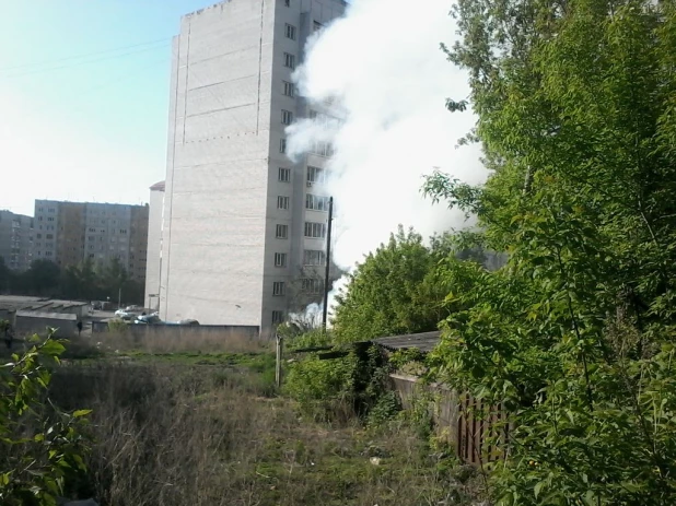 Пожар в частном доме возле улицы Песчаной. Барнаул, 23 мая 2016.