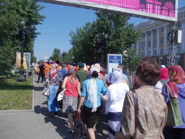 В день славянской письменности и культуры в Барнауле прошел крестный ход.