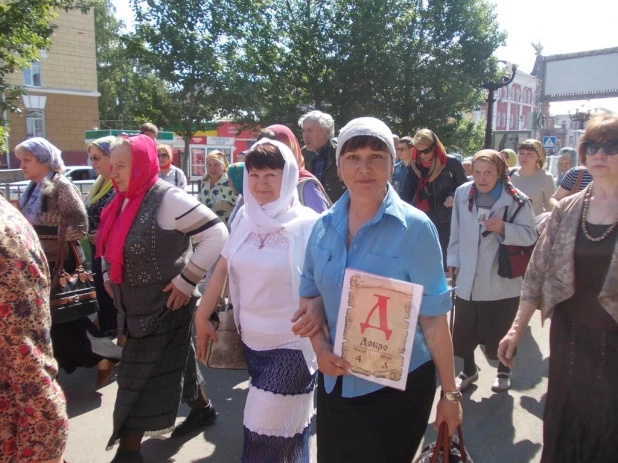 В день славянской письменности и культуры в Барнауле прошел крестный ход.