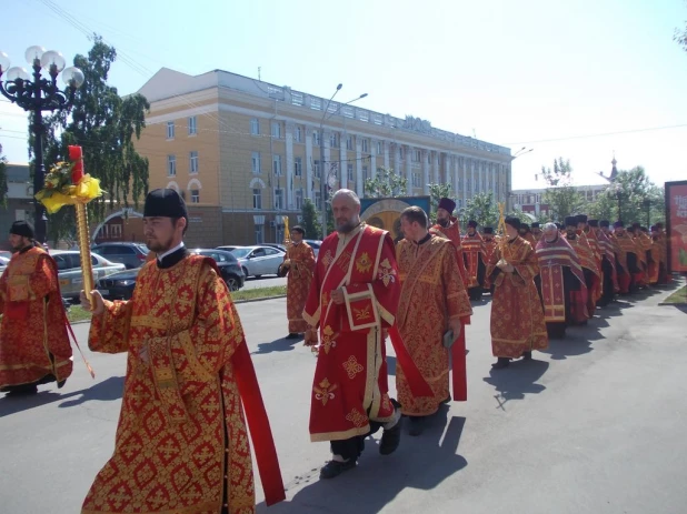 В день славянской письменности и культуры в Барнауле прошел крестный ход.