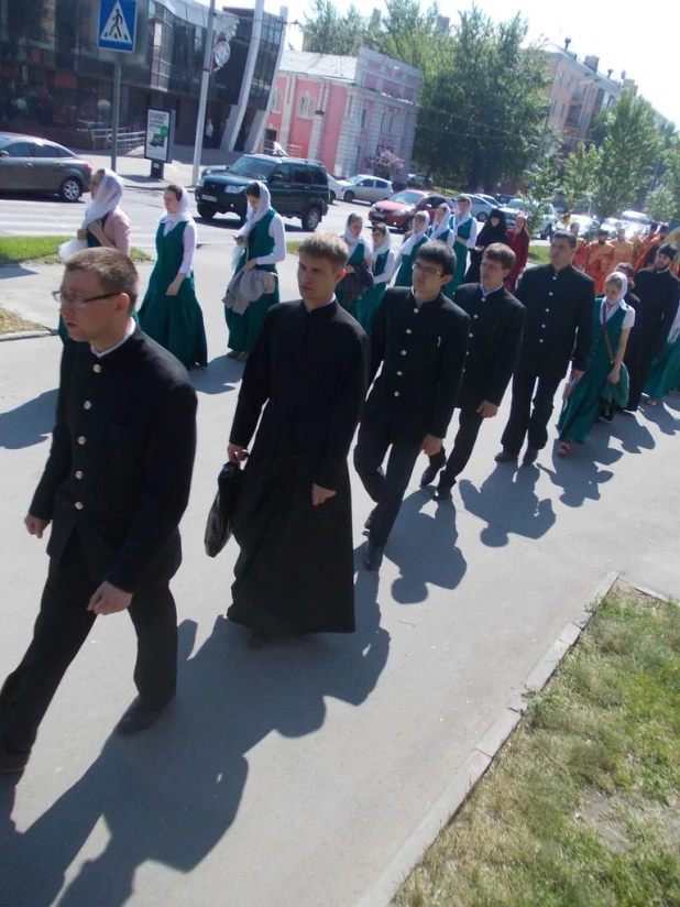 В день славянской письменности и культуры в Барнауле прошел крестный ход.