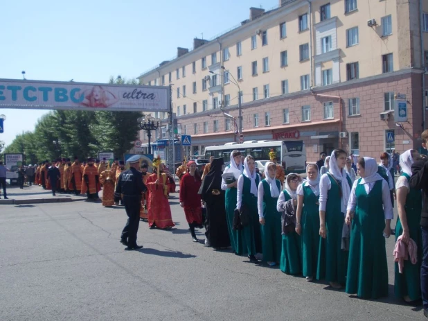 В день славянской письменности и культуры в Барнауле прошел крестный ход.