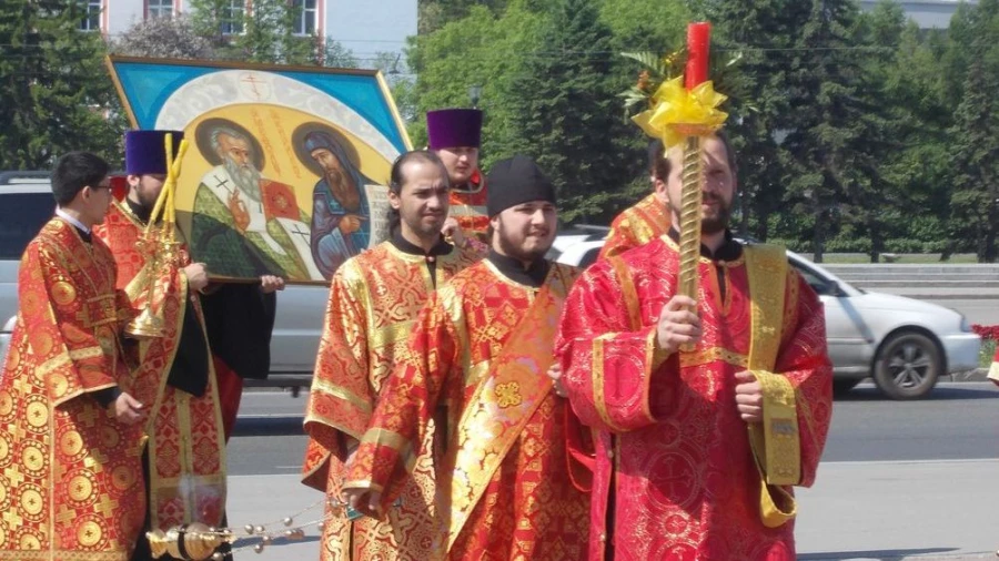 В день славянской письменности и культуры в Барнауле прошел крестный ход.