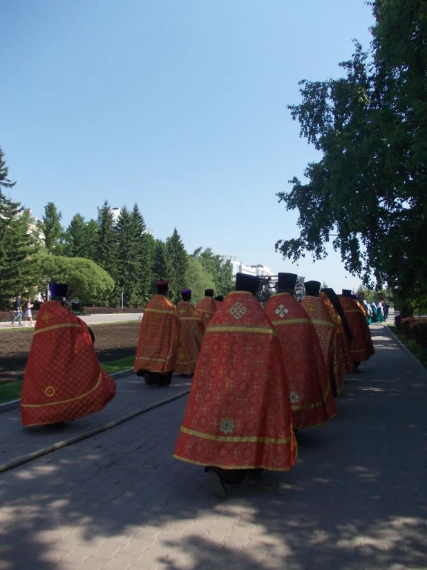 В день славянской письменности и культуры в Барнауле прошел крестный ход.