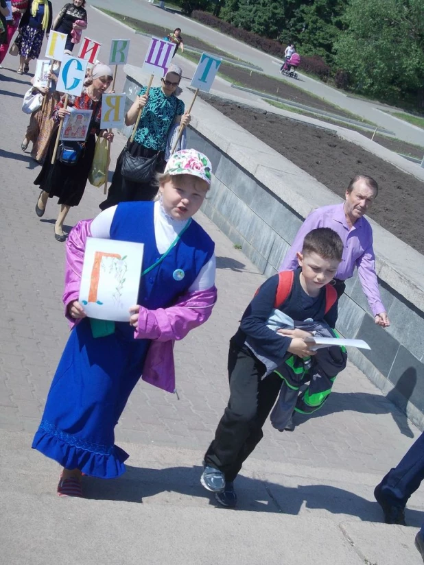 В день славянской письменности и культуры в Барнауле прошел крестный ход.